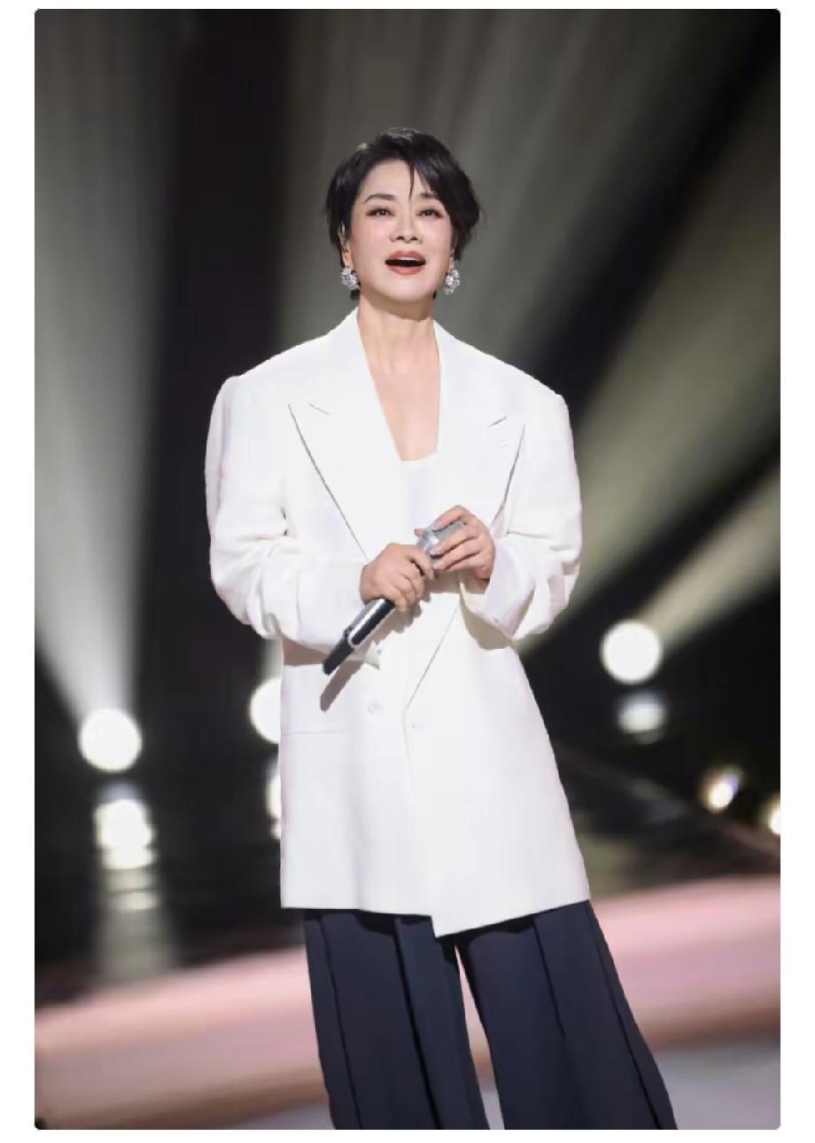 毛阿敏的一女一儿。

女儿解丰鸣，2004年出生，现年22岁，身高173㎝，在美