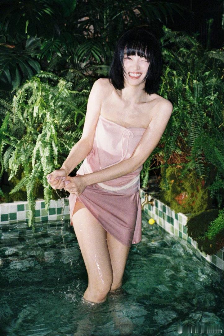 黄灿灿能躺着绝不坐着黄灿灿节能的生活状态我家那闺女被黄灿灿的生活态度戳中，奉行能