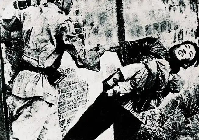 1944年八路军主任被俘，下令战友勒死自己为何失败？
那一年，日军发动了打通大陆