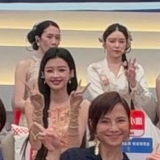 还是有合照的 