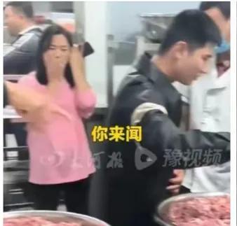 #官方通报学校食堂给学生吃臭肉#
10月16日云南昆明官渡区，云子中学长丰学校，