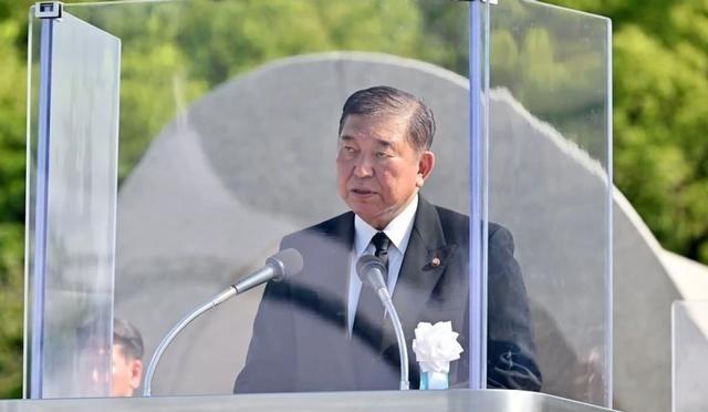 论怼日本人，美国人比我们火力猛多了！日本人举行隆重的原子弹爆炸80周年纪念，有不