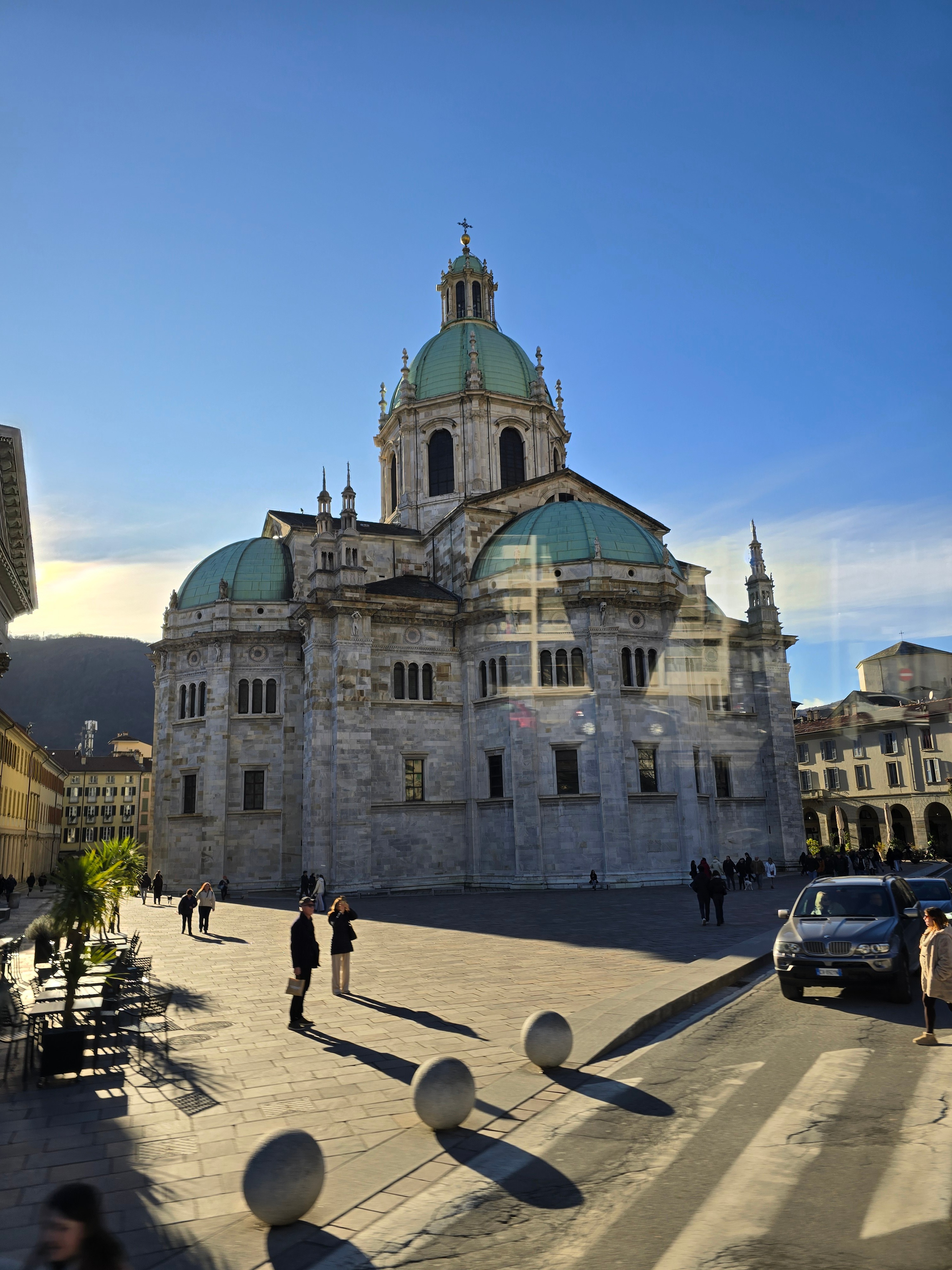 中国车大年初一勇闯米兰 作为一名老司机，这次米兰自驾，最惊喜的是红旗在复杂路况下