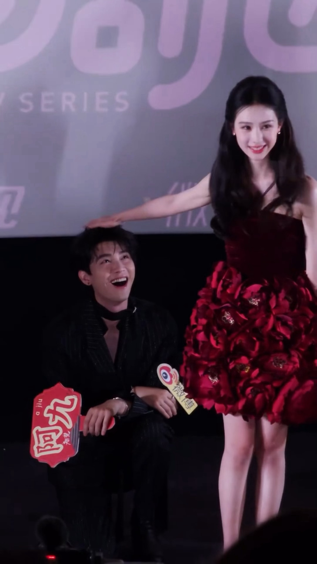 回味还是觉得好神奇这个应该是临时加的摸头吧，骤然眼睛一下子就亮了，小狗眼睛亮晶晶