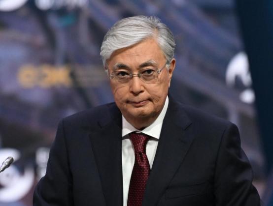 日本绕后截胡，邀五国首脑齐聚，中日拉锯战下，中国后方响起警报
 
12 月 18