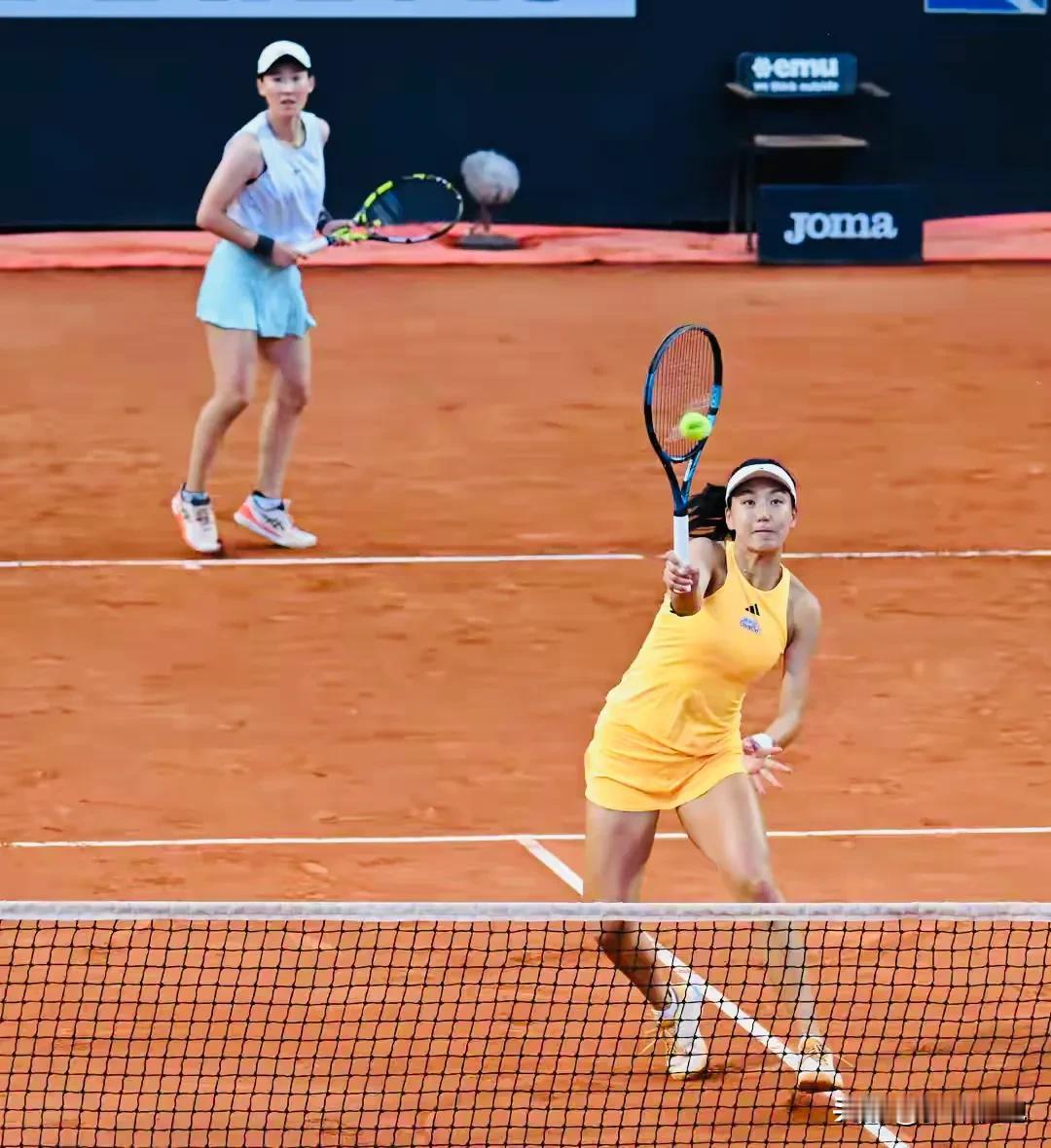 原计划昨日出战的中国网球运动员最终因为巴黎的雨全部都推迟到今天继续，今天全部7位