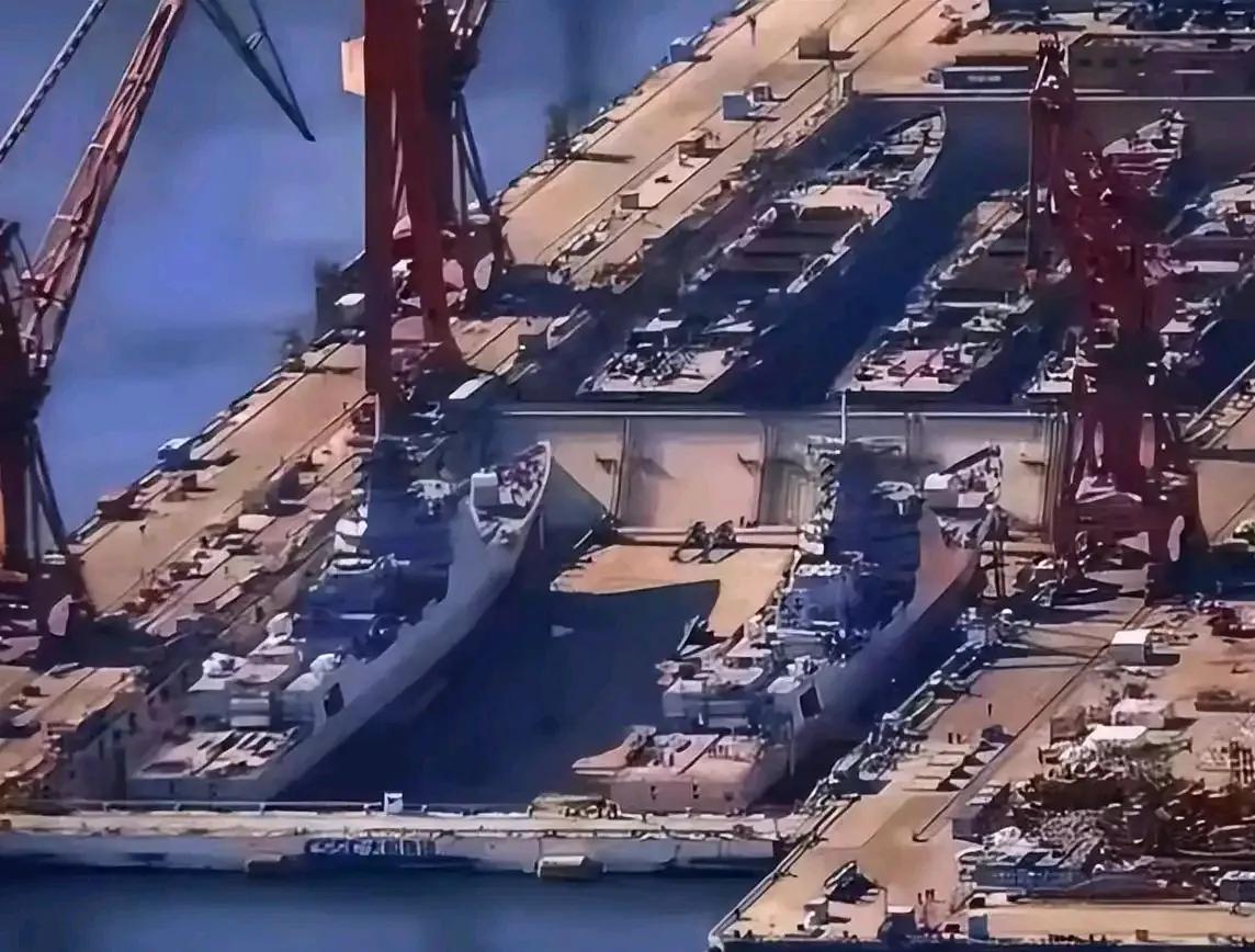 一坞五舰的052DM和一坞三舰的“阿利～伯克”3型，哪个和更具有性价比呢～
今年