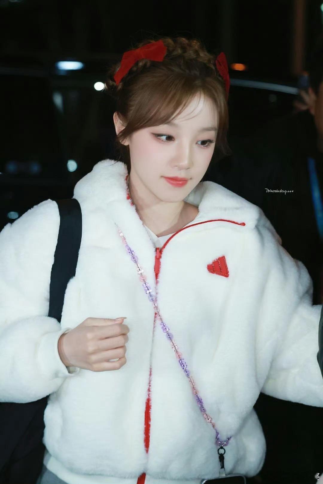 宋雨琦春晚彩排蝴蝶结公主头 宋雨琦蛇年春晚第四次联排超吸睛!红色蝴蝶结公主头甜美