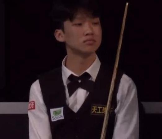 蓝裕豪与谢哈布之间的较量，蓝裕豪先赢一局，谢哈布扳回一城，前两局战成1-1平。