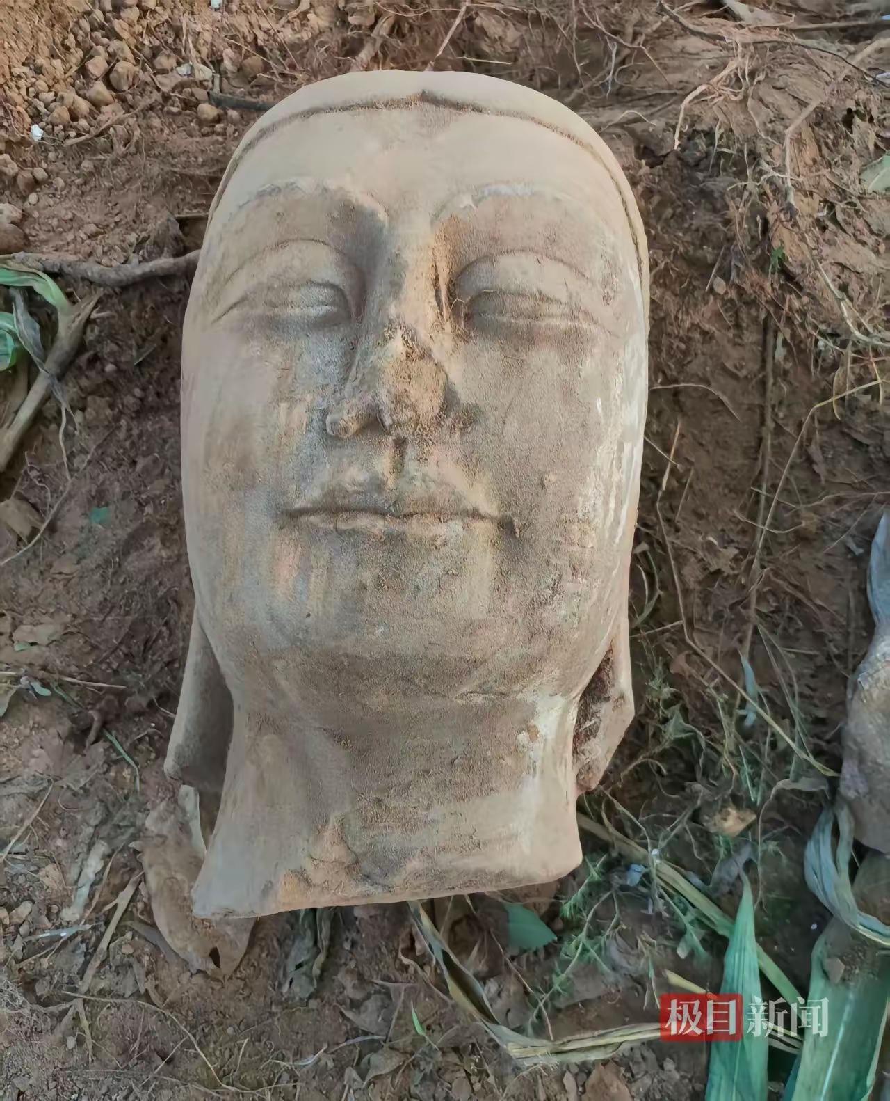 山西吕梁，汾阳三泉镇东赵村的地里，挖出了个实打实的“老宝贝”。

当地一位村民在
