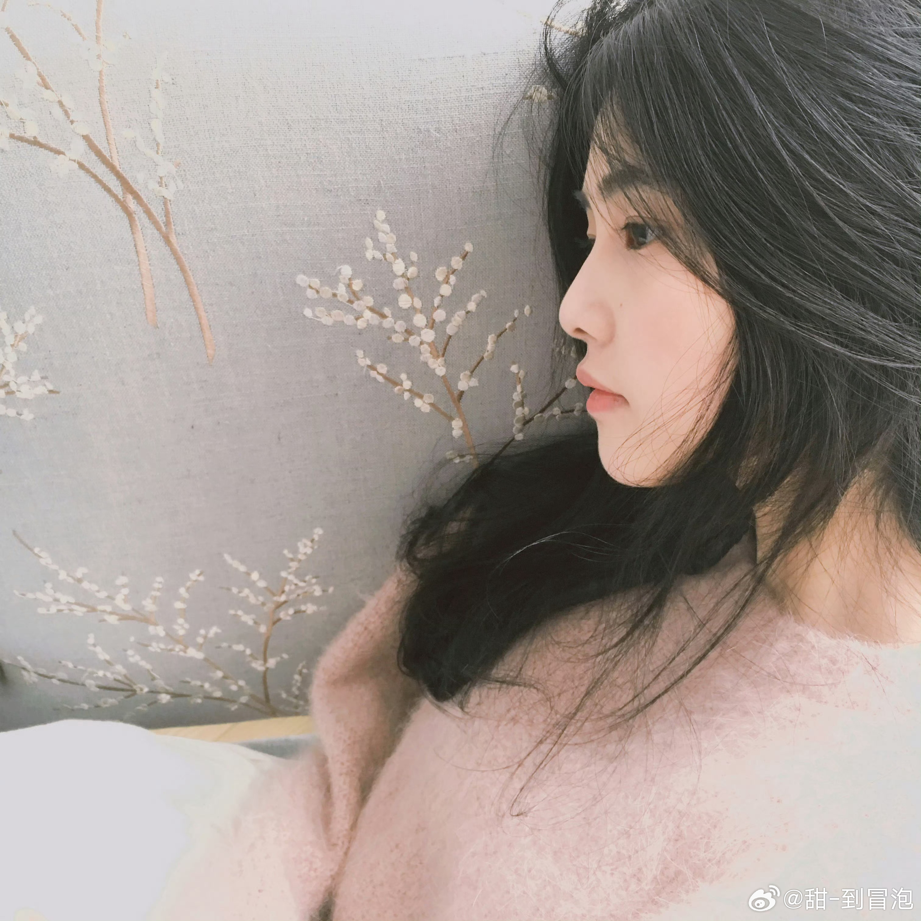 白鹿早期竟然这么清纯猫的树时期的白鹿是我永远珍藏在心里的白圆圆！大家都去看莫离白