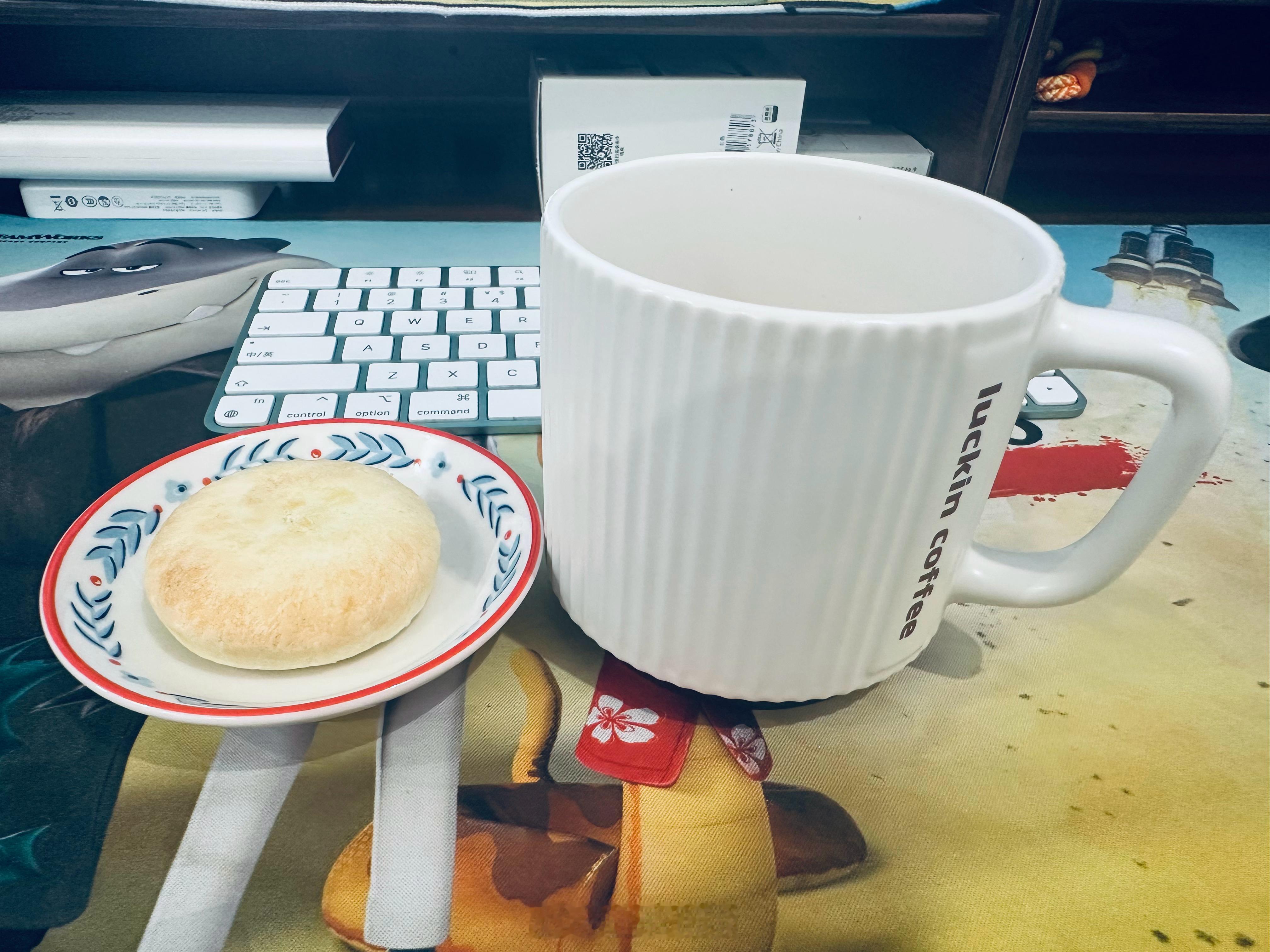 爱情有烟火 我把放零食糖果的双层果盘，拆了改成装食材的盘子，又来了顿火锅。🍲最