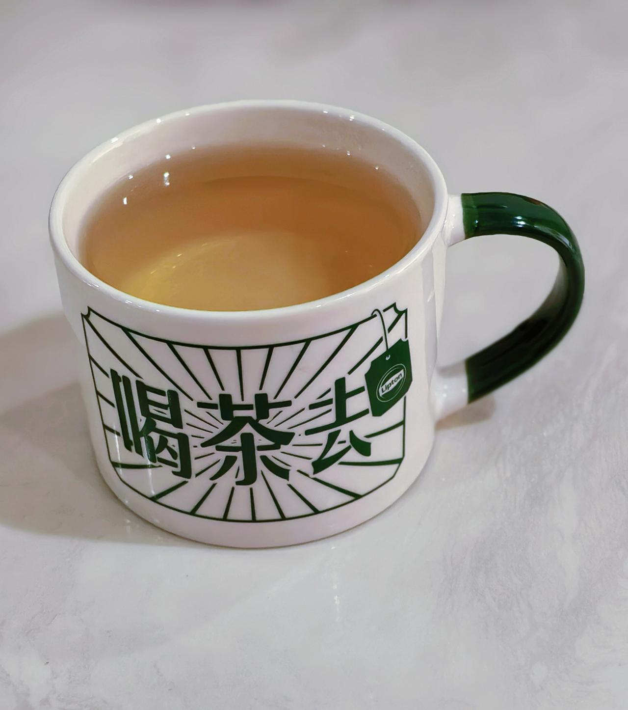 假期第一天，睡到自然醒～

准备来一场，
说不走就不走的家里蹲。

喝茶，听歌～