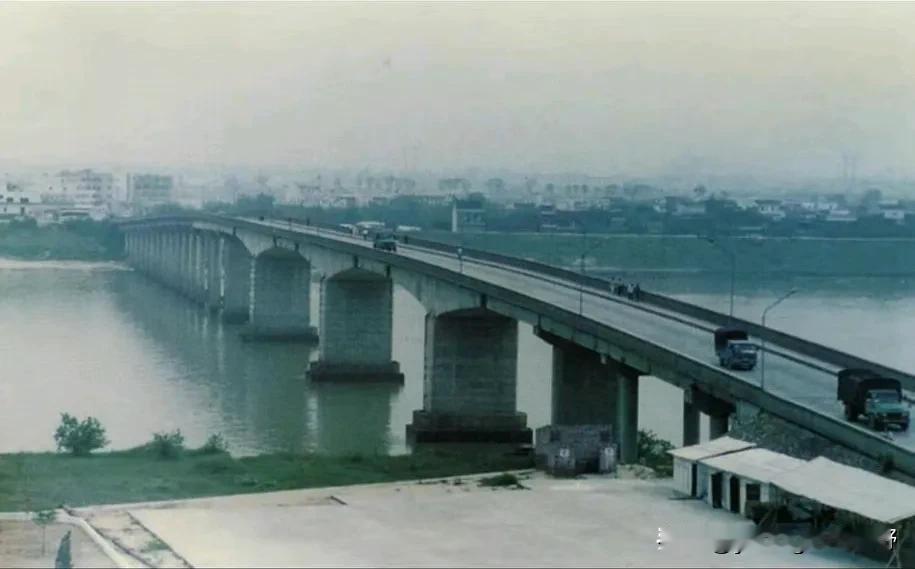 惠州博罗县90年代末00年代初的老照片。很小的时候曾经来过博罗县，那时也才不到十