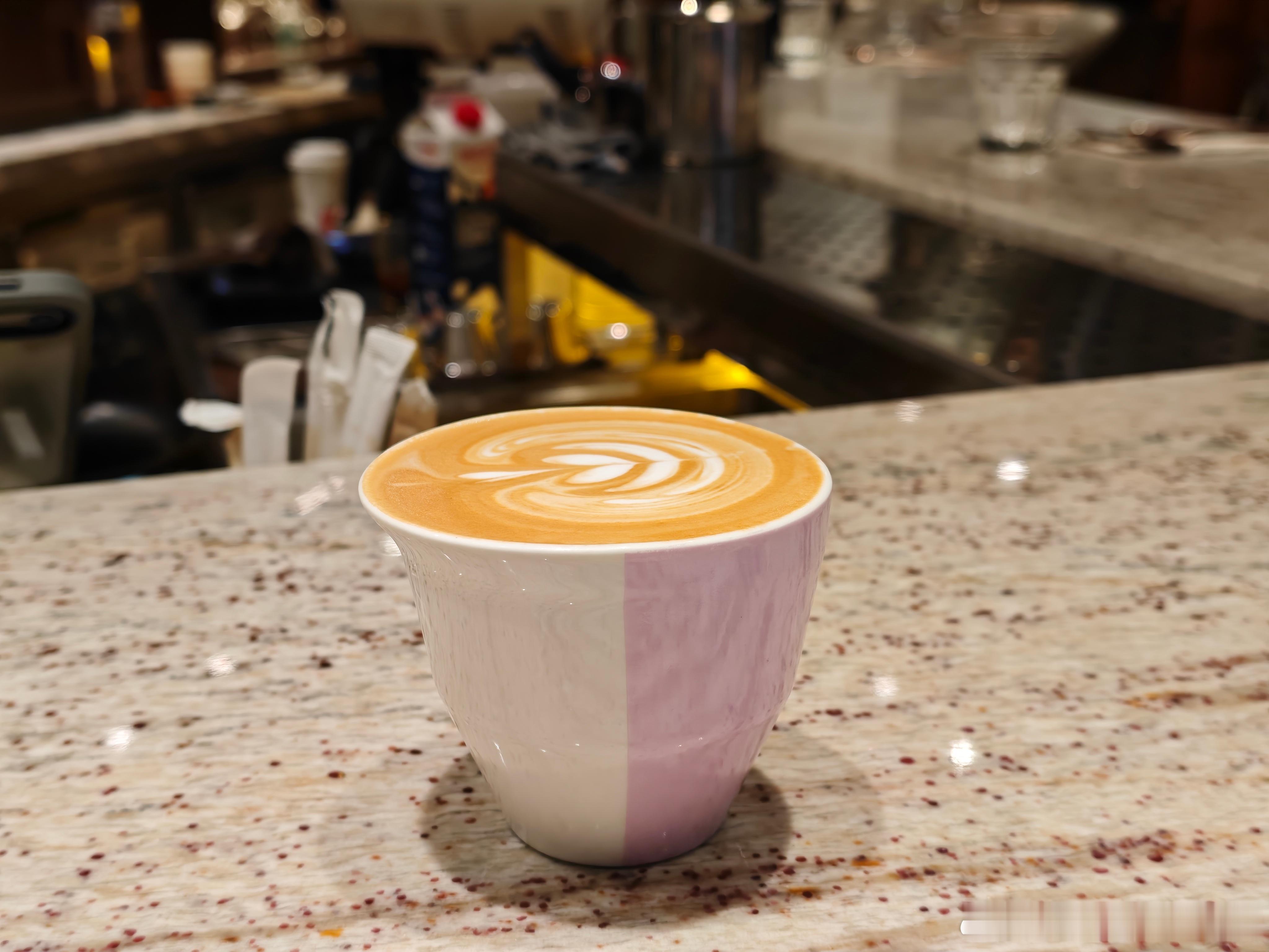 有点咳嗽，喝杯咖啡治疗一下。今天的股价大伙还满意吗？小米科技