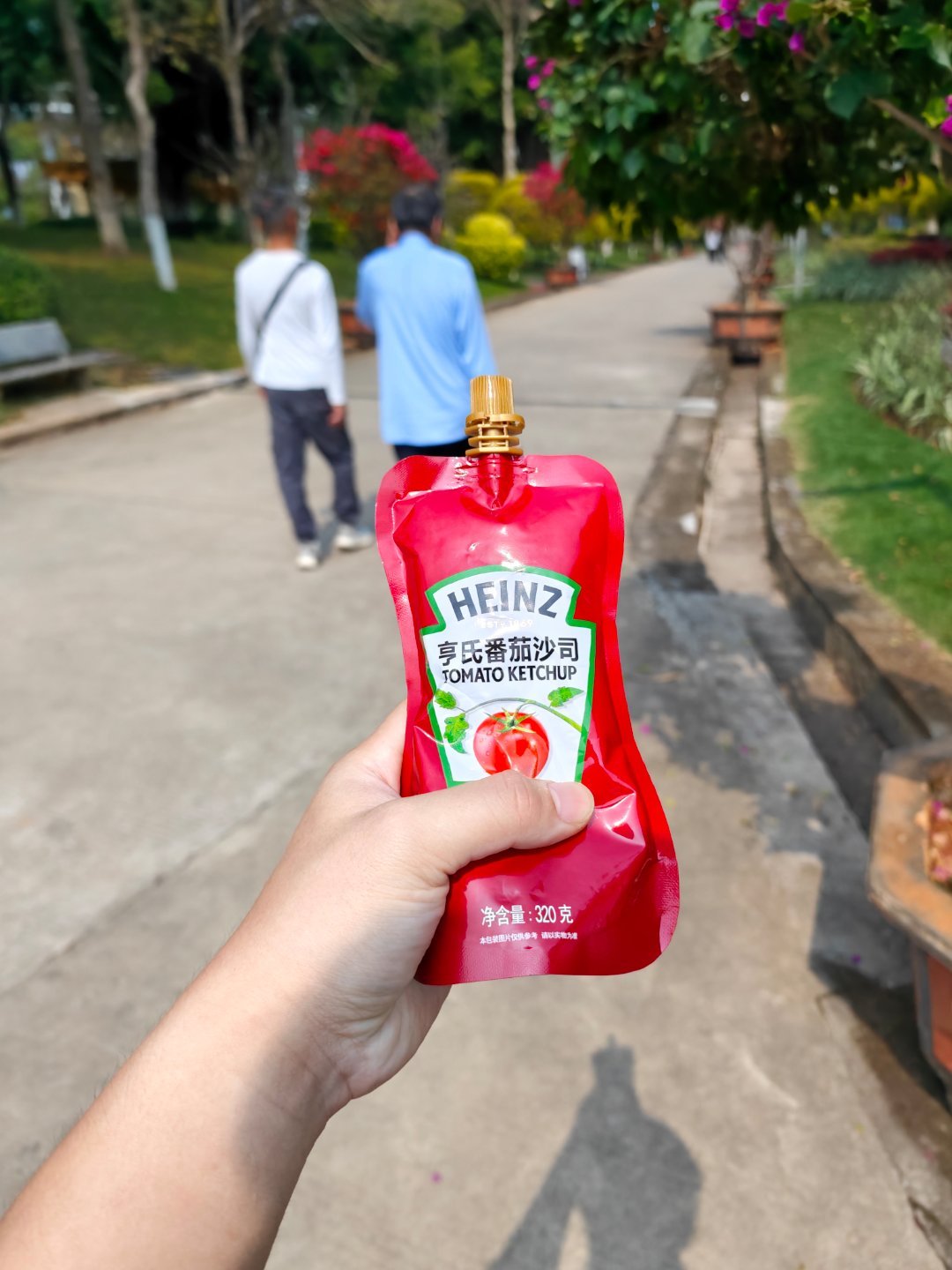 睡迷糊被叫起来爬山这会发现。。。我的运动饮料呢 