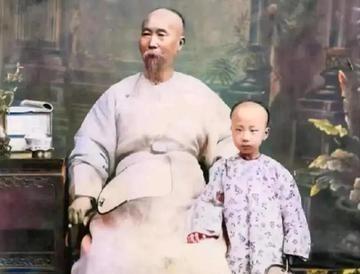 1901年，李鸿章去世，他给子孙留下4000多万两白银和无数家产，可没想到，52