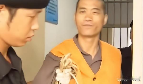 捐遗体？！
死刑犯张顺兴临刑前喊停，为啥？ 2005年，这世道，真让人捉摸不透。