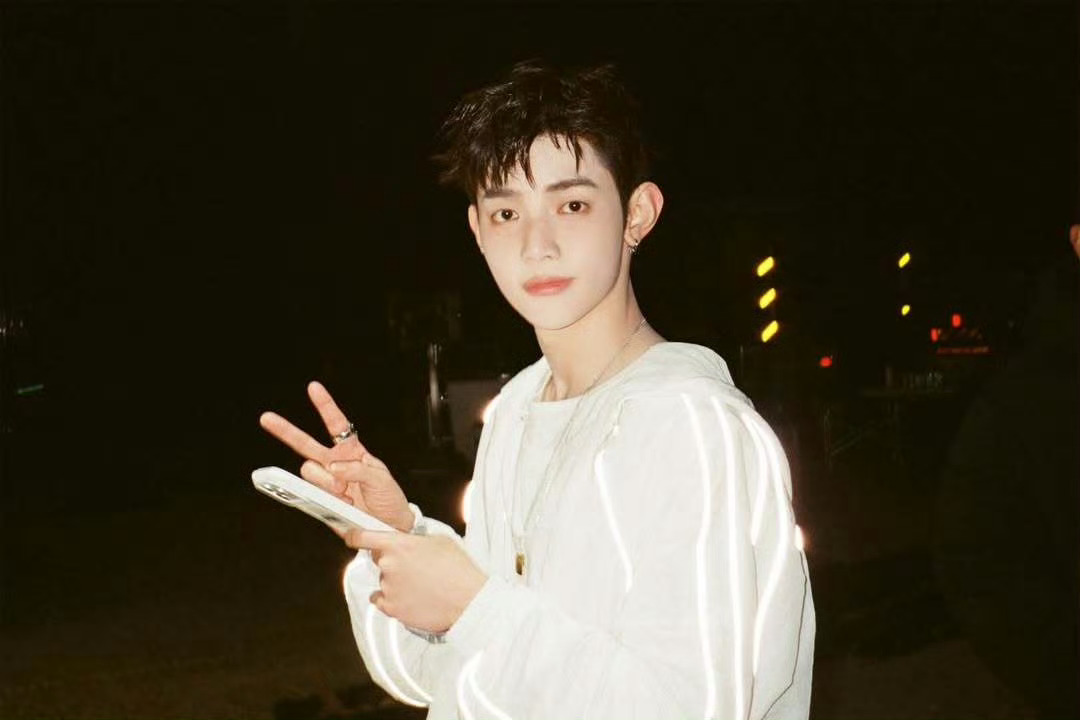 章昊6月8日即将宣新商务，潘婷xx系列代言人。