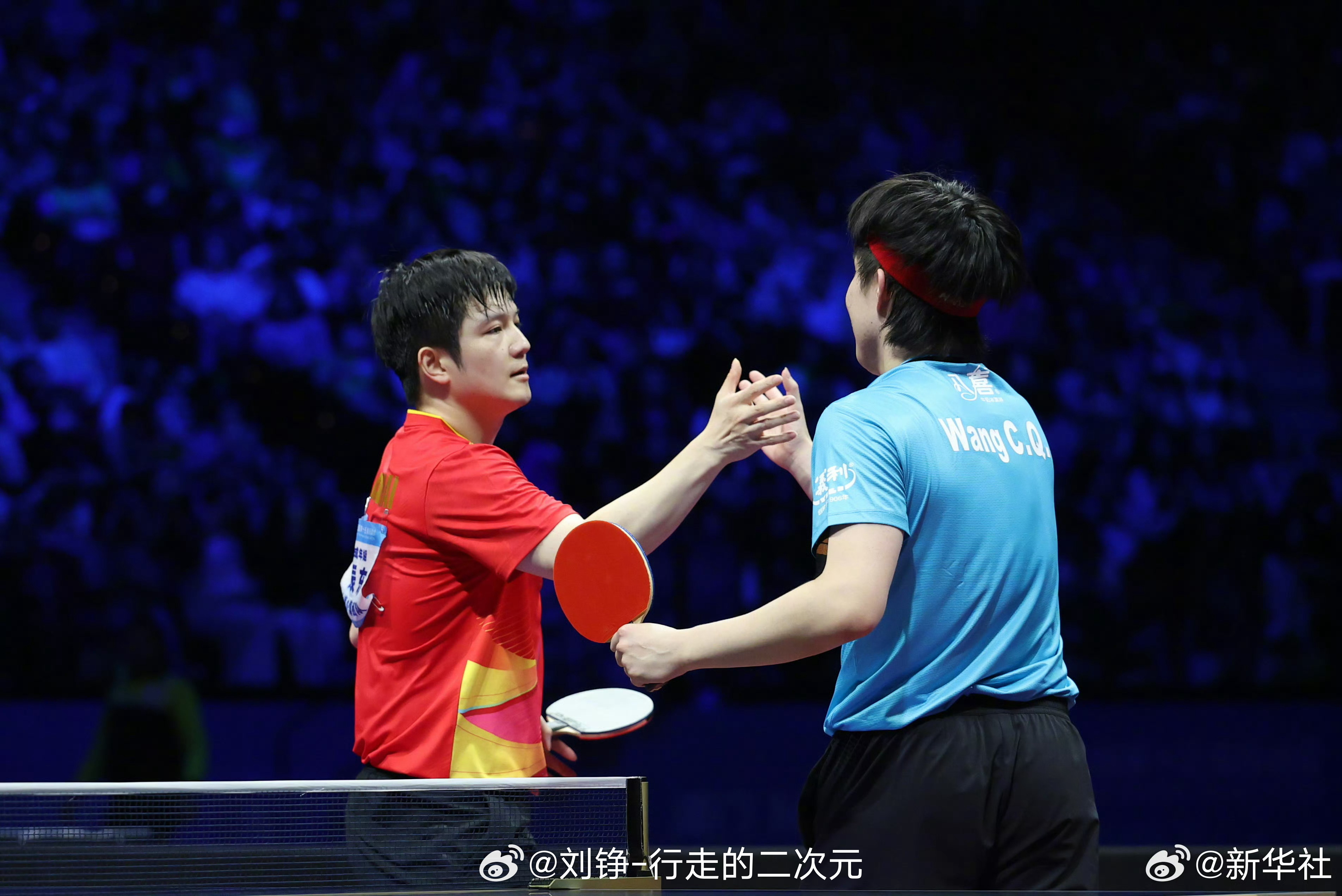 今天，第十五届全运会乒乓球男团决赛在澳门举行，北京队对阵上海队，第二盘比赛中，上