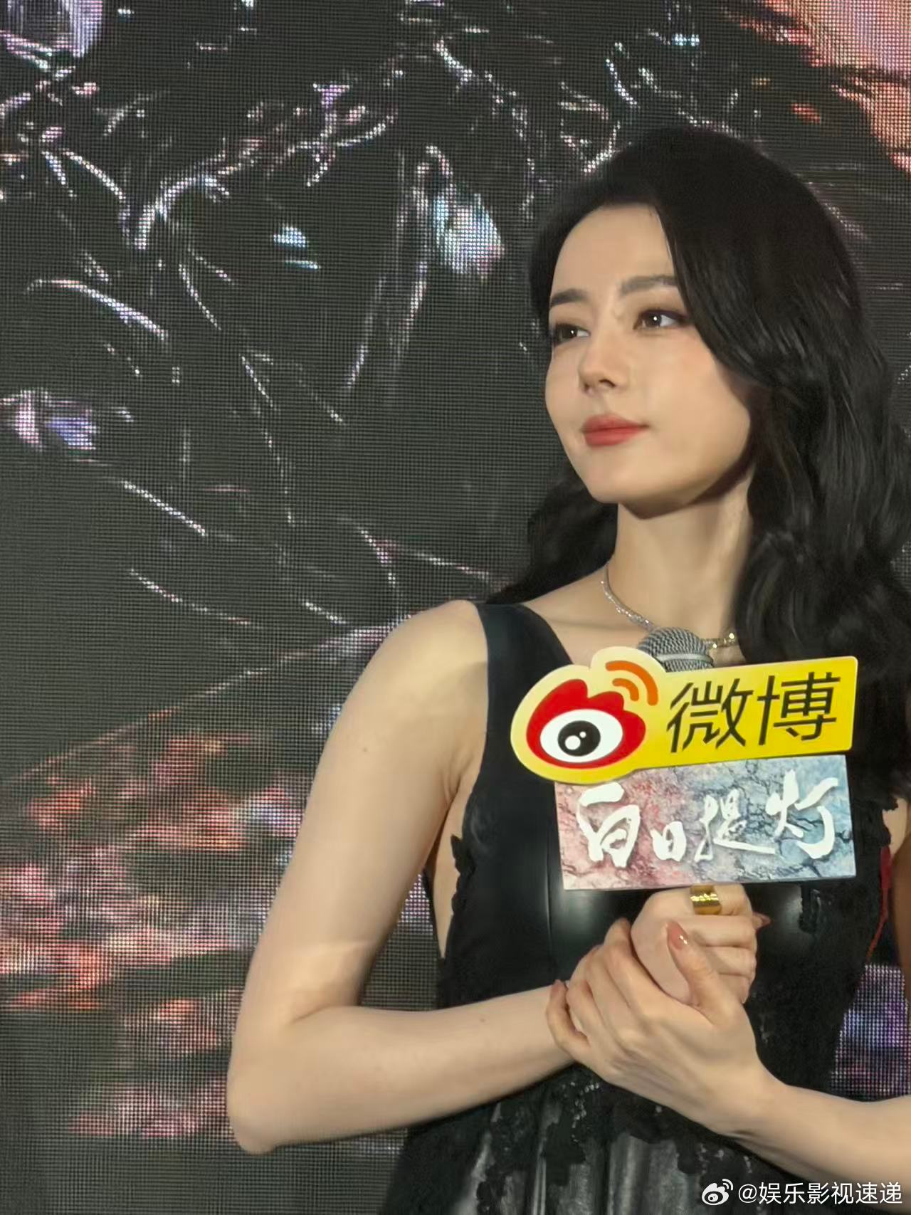 白日提灯官微回应没话题 小提灯官博是不是偷偷看了段胥的剧本，这心疼贺思慕的语气简