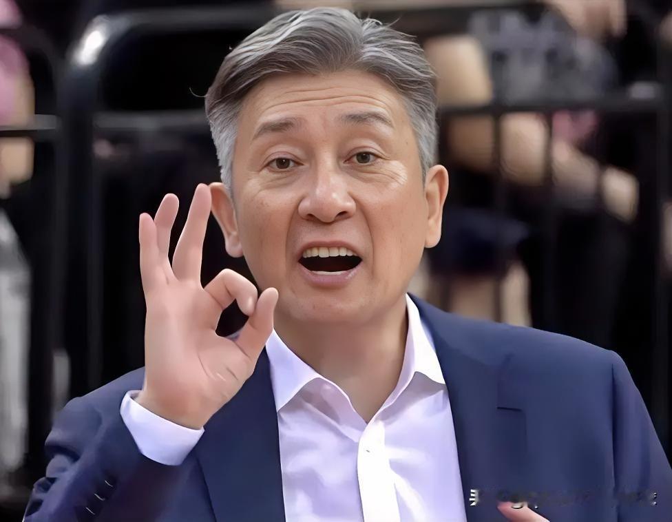 深圳队今晚的首发五人，合力拿了63分。
比对手多出整整21分。
贺希宁23分，约