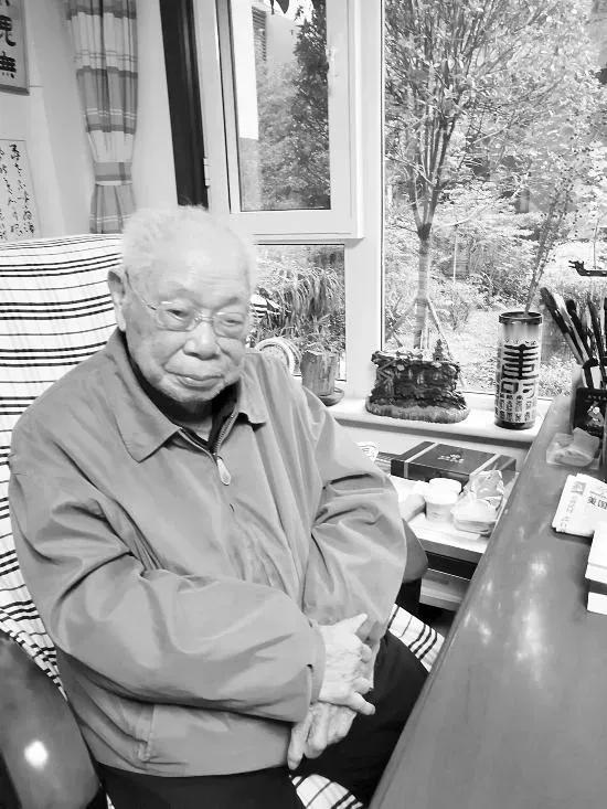 悼跨世纪老作家马识途谢世
文/邹金富（盘州）

文坛泰斗去仙游，哀乐难传文苑愁。
