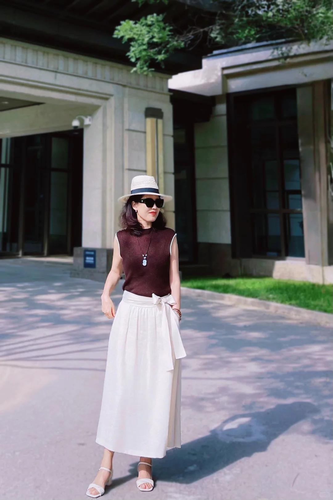 50+初夏穿搭｜越简约越高级，轻松超越同龄人✨

过了50岁才懂，穿搭拼的从不是