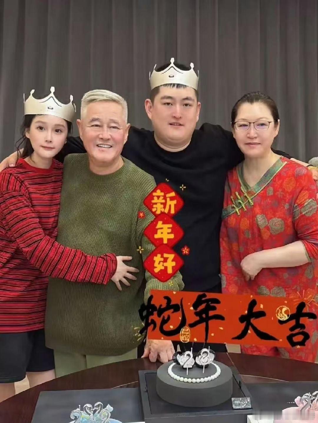赵本山女儿曝丈夫是悉尼大学硕士 赵本山女儿球球大方分享丈夫背景，名校高学历加持，