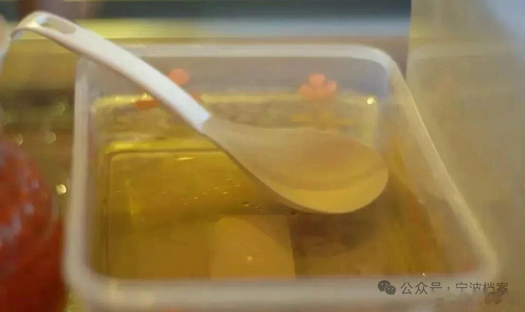 木莲冻是多少老宁波的夏日限定 儿时的盛夏，没有冰箱，没有空调，没有冷饮。简简单单