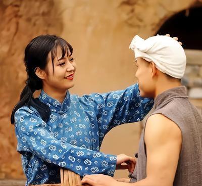 1976年，北京知青抛下妻儿返城。

火车汽笛扯破站台的薄雾时，陈建平把帆布包往