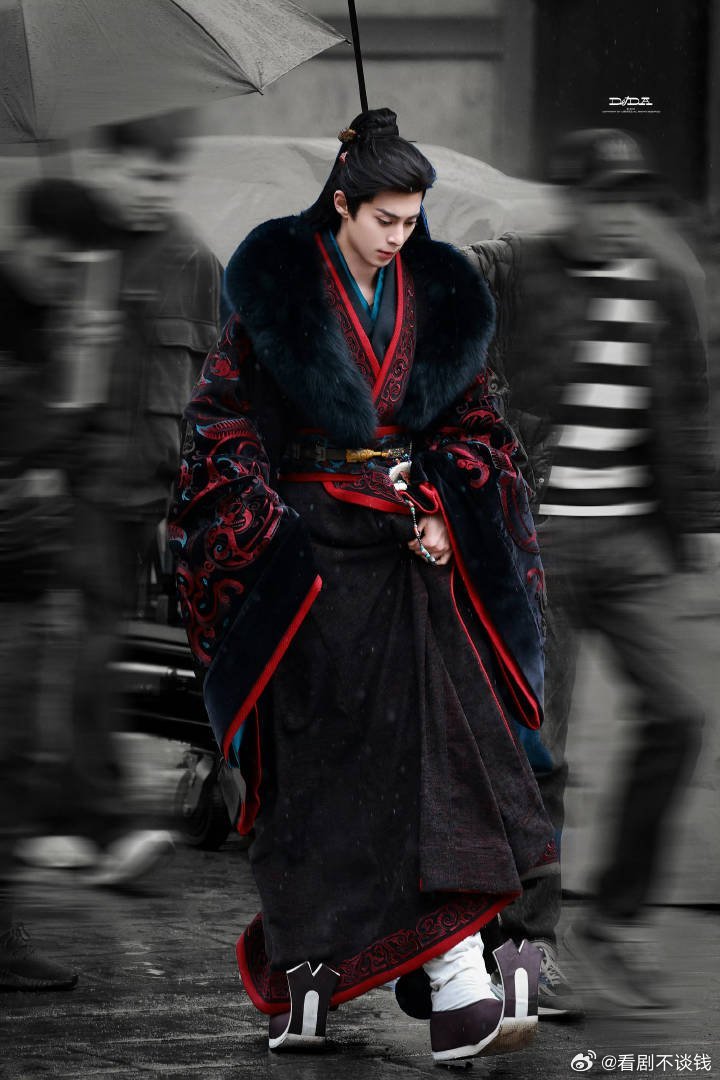 王鹤棣《将门独后》谢景行第一套造型路透来了！ 好帅 