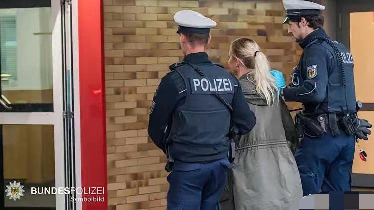 中国留学生在德国遭遇两匈牙利女人袭击，奋勇还击被警察认定正当防卫，长吁一口气。事