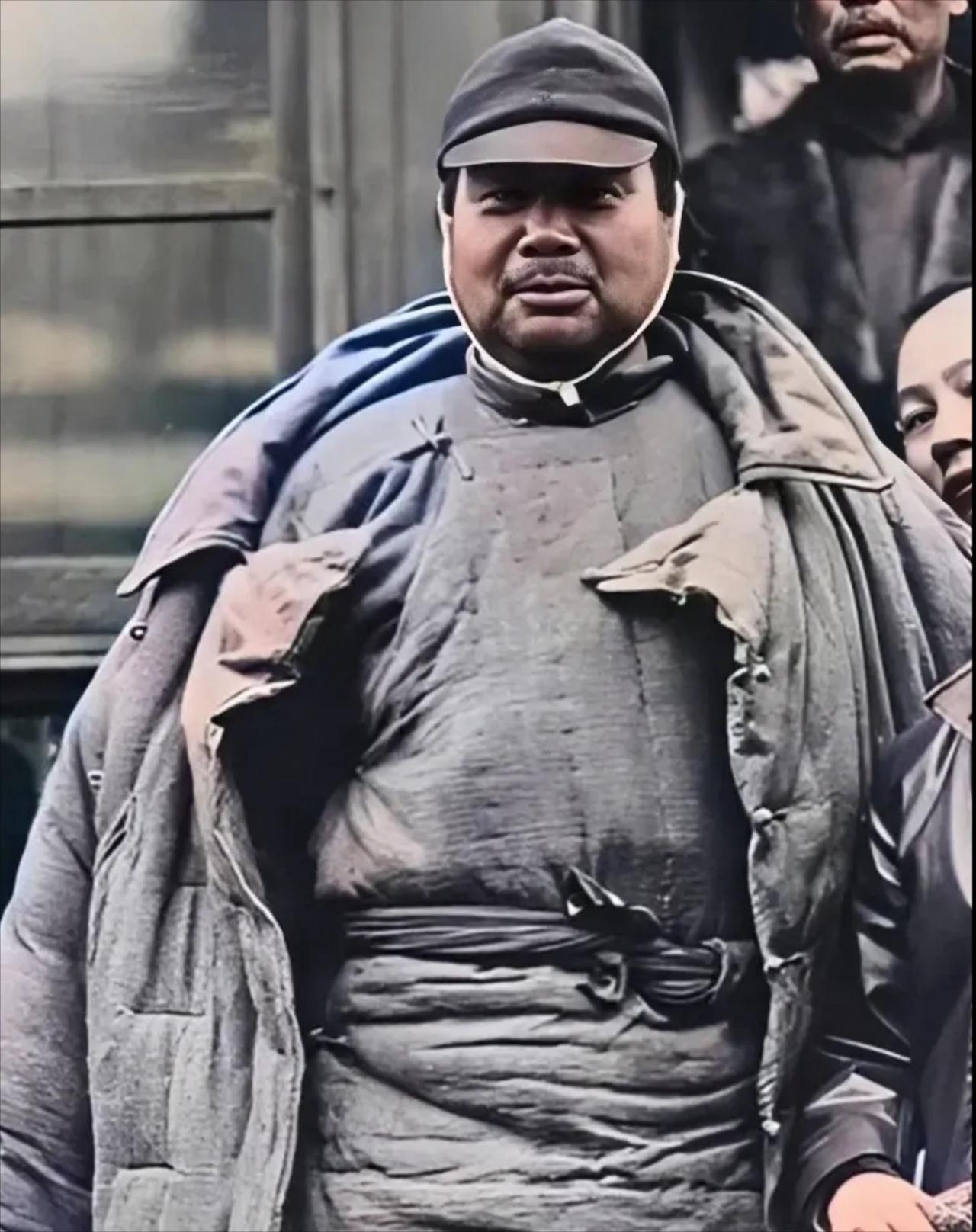 1917年，冯玉祥为了拒绝率部攻打倪嗣冲，便假装骑马摔了腿，陆建章获悉情况后，一