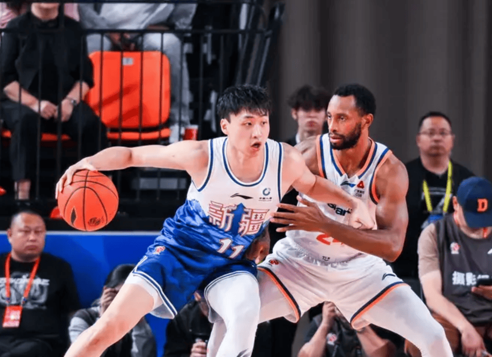 齐麟全场12中4，三分4中1得到9分2篮板2助攻