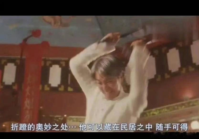 功夫女足也有周星驰经典板凳看到《功夫女足》里那张板凳我直接笑出声！这把凳子比演员