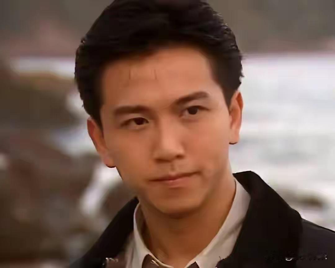 香港演员温兆伦的现状：61岁定居北京，依然帅气，10岁女儿很漂亮如今定居北京的温