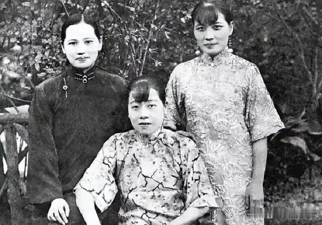 1949蒋介石下野暗藏杀招，欲对宋庆龄痛下杀手，孙科深夜闯特务据点一句话吓瘫毛人