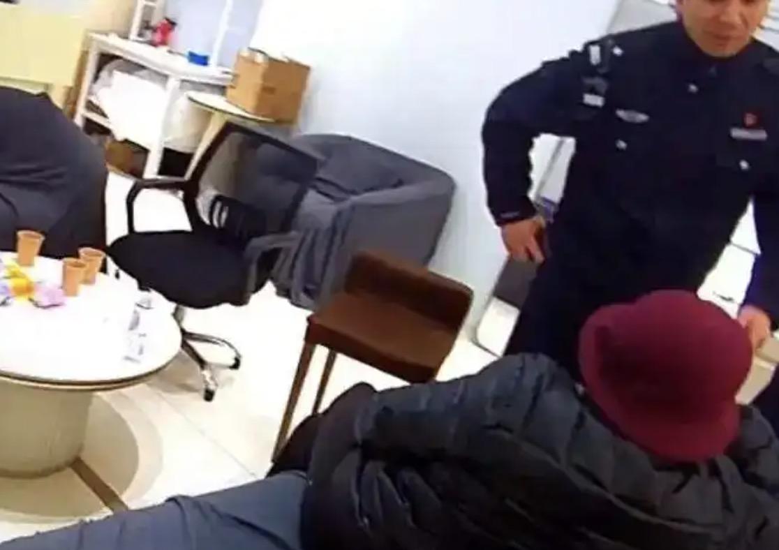 我本以为年轻人才会有恋爱脑，没想到老人也同样有恋爱脑，这不上海一68岁的阿姨，就