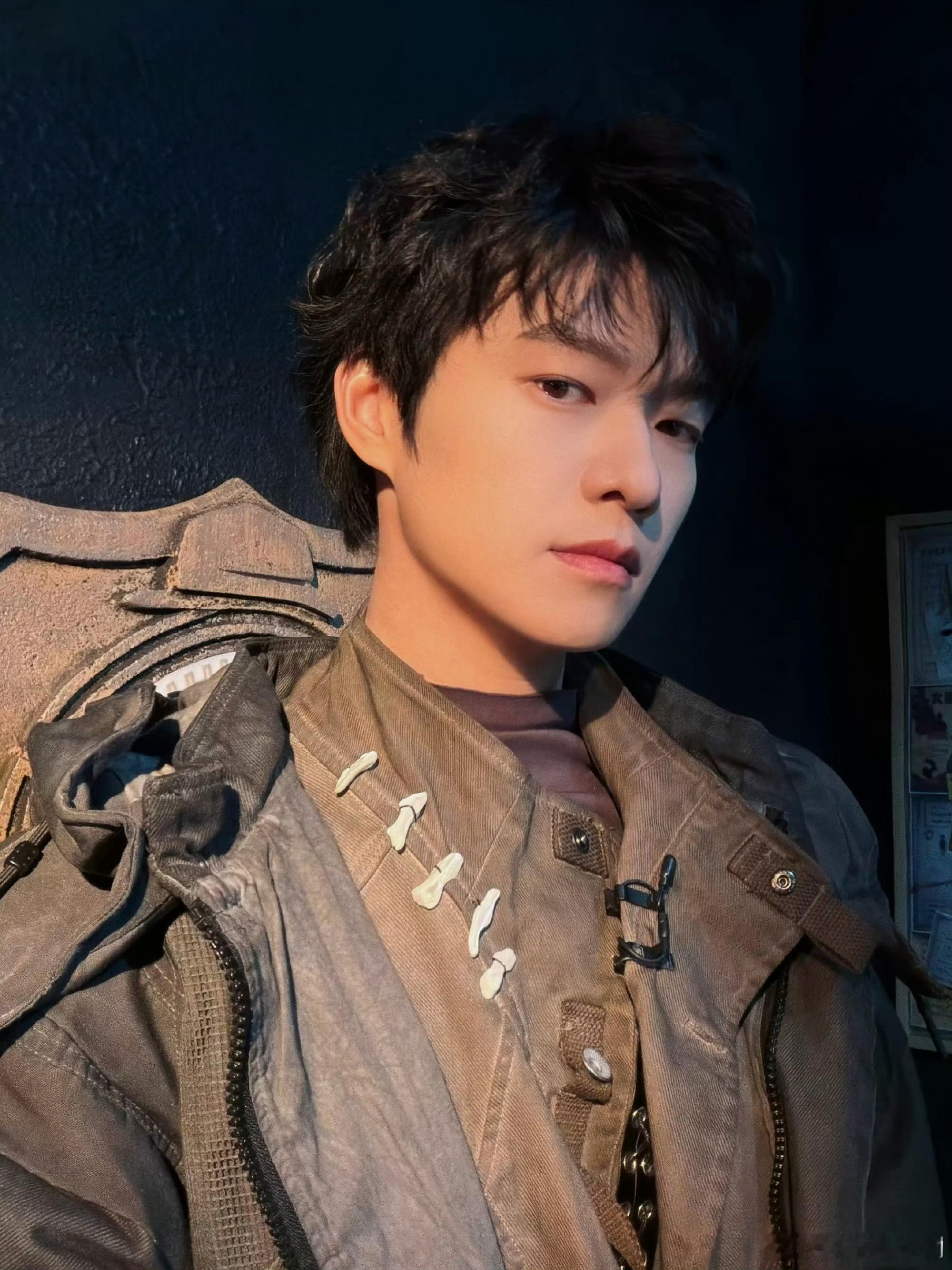 知道你很帅了哥，不要散发魅力了，小心脏受不住了