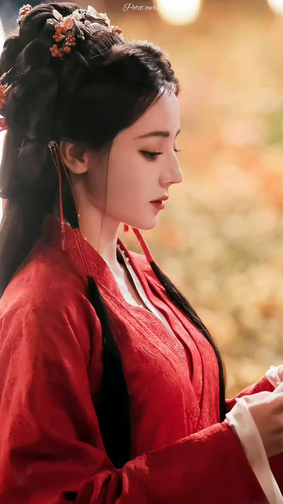 白日提灯顶配制作班迪丽热巴的古装颜值 白日提灯顶配制作班，咱就说再加上我们的迪丽