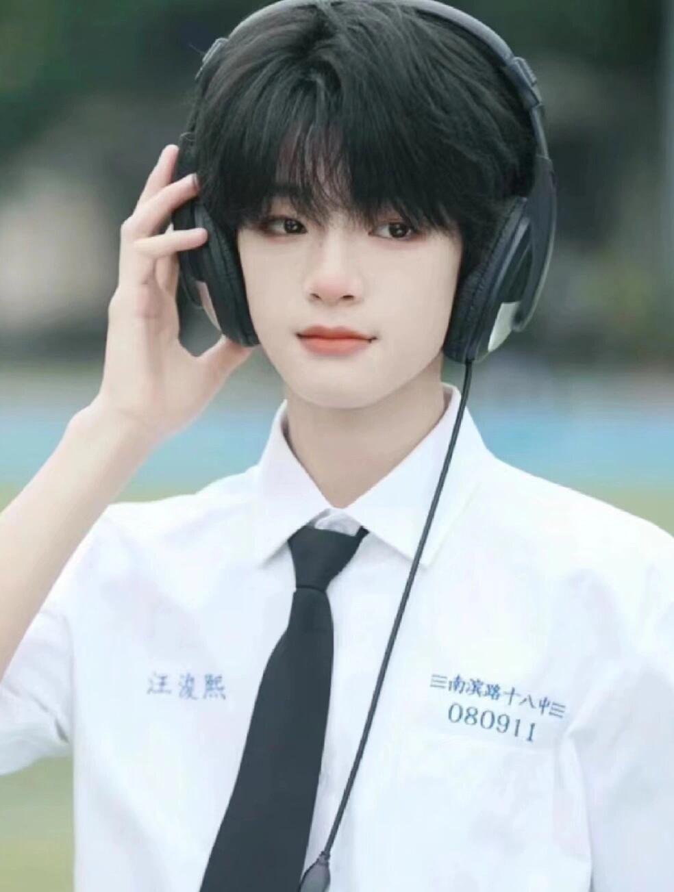 汪浚熙 音乐节 玫瑰盛放，热爱滚烫，汪俊熙舞台永远值得奔赴