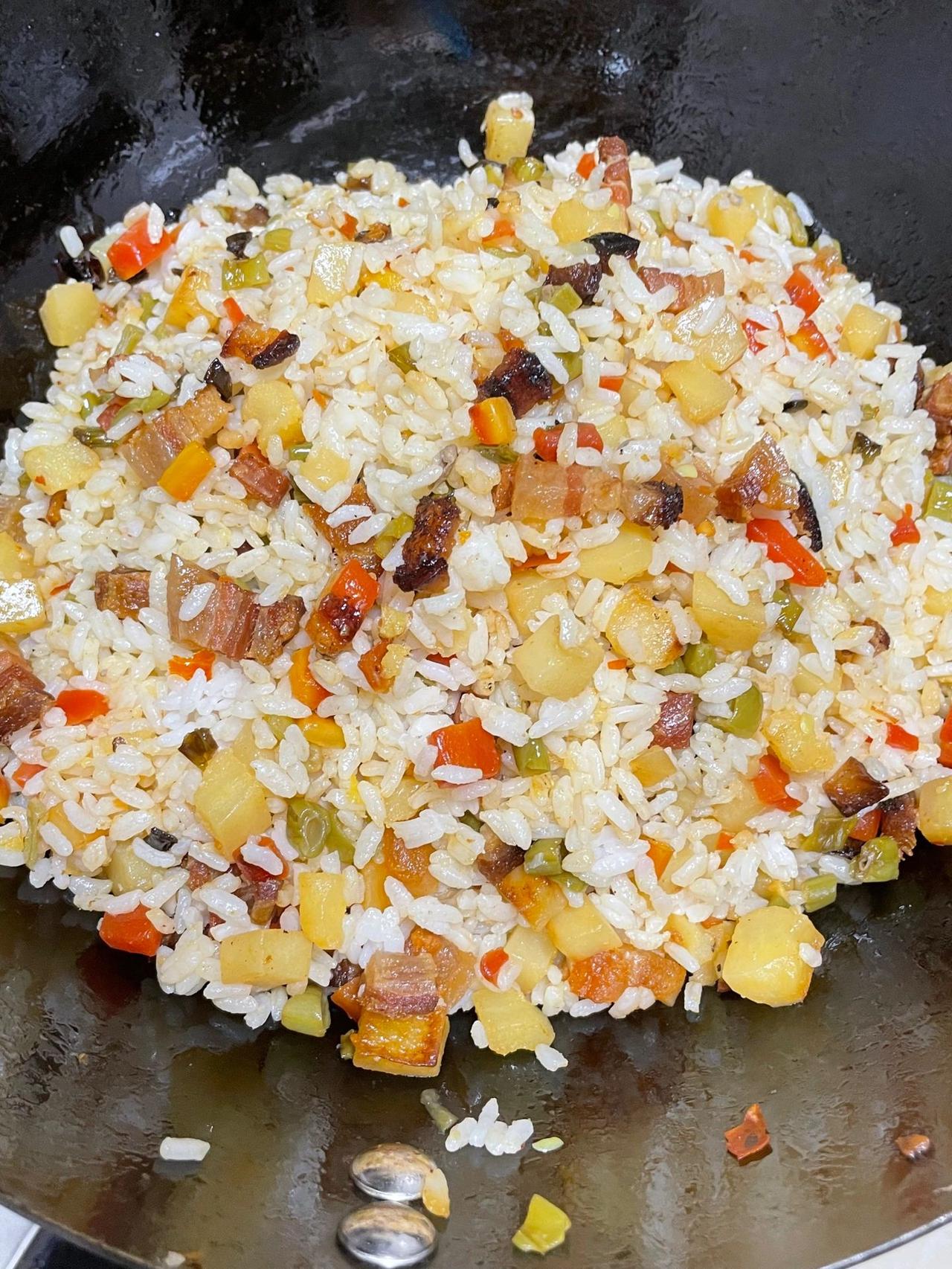 这个作为四川人来说应该都不陌生吧，这真是从小吃到大的配方，在我们这里叫四季豆洋芋