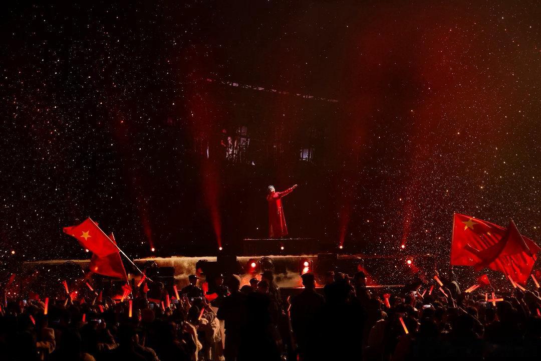 李玉刚常州演唱会首场售罄 售罄的消息出来我一点都不意外，李玉刚的舞台质感一直在线