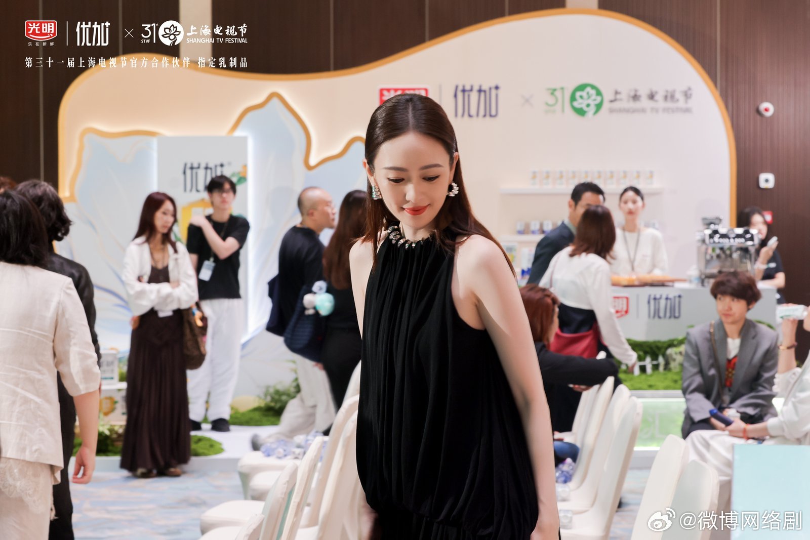 盘点白玉兰颁奖典礼最大赢家，光明优加必须拥有姓名！明星们保持活力的同款原来就是光