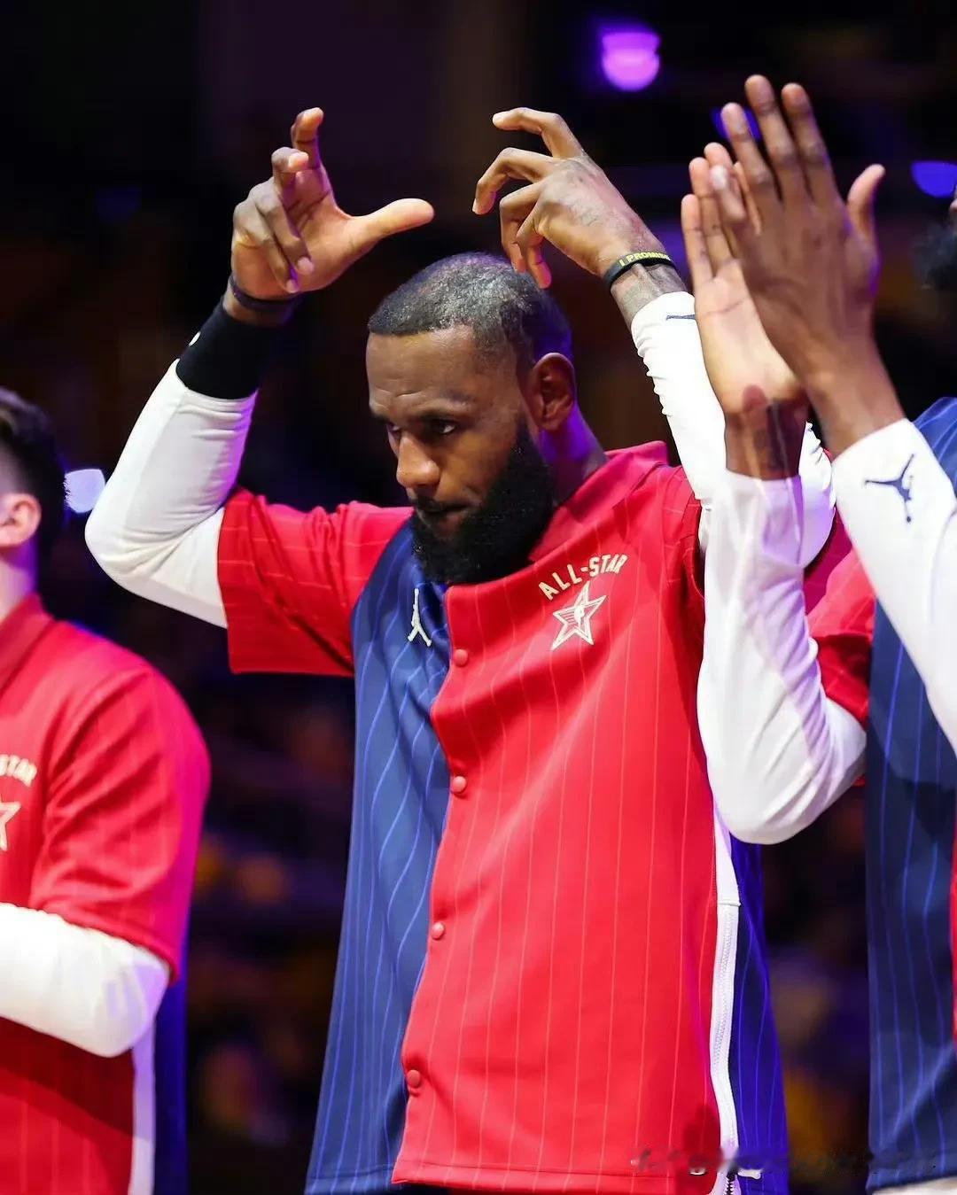 欲戴其冠必受其重！詹姆斯称霸NBA20年绝对是奇迹，“詹皇”名副其实。#客观聊聊