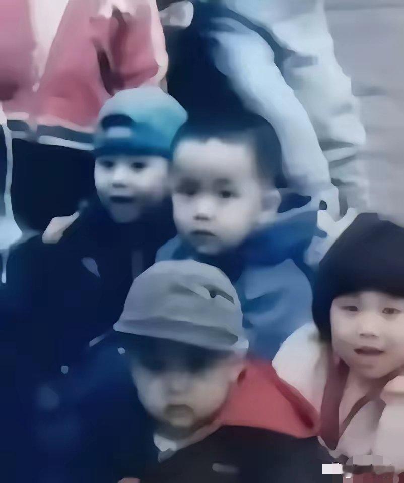咋就是说这届网友真的太厉害了，不服不行。    恐怕王楚钦本人都没见过这张照片吧