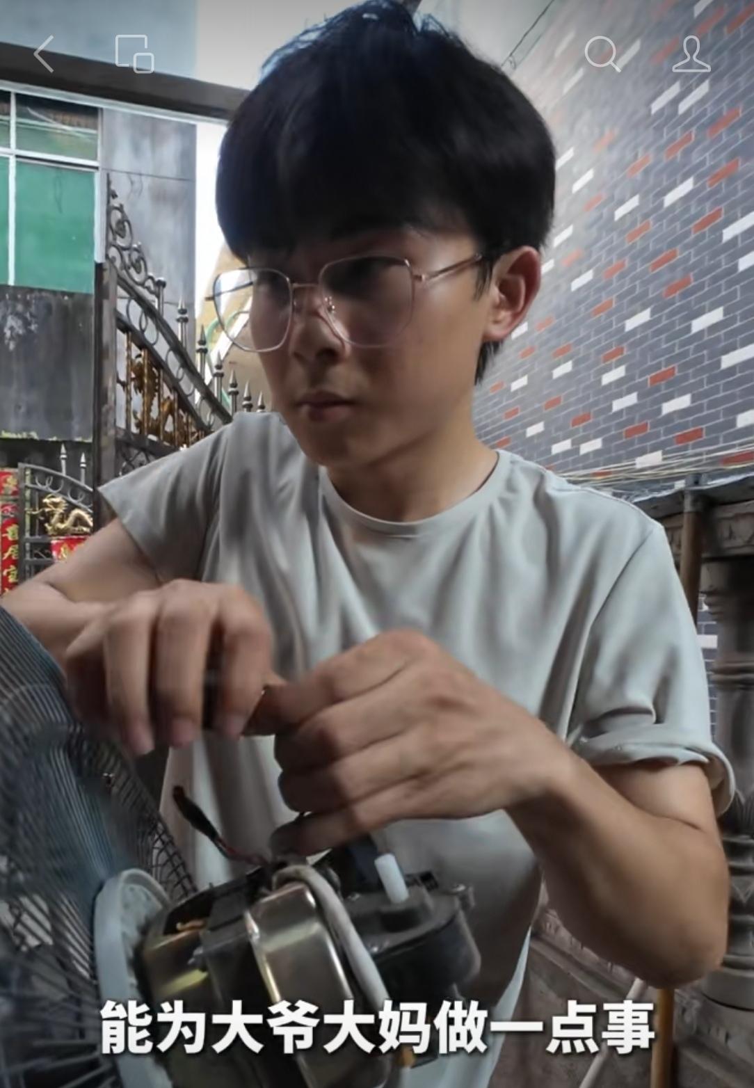 江西00后大学生自费修家电，外网刷屏：中国年轻人太硬核！


19岁，大二暑假，