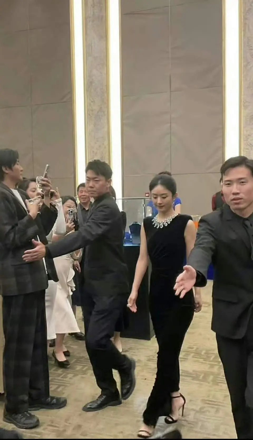 辛芷蕾身上的时尚气质真不是一般人能学来的 ​​​