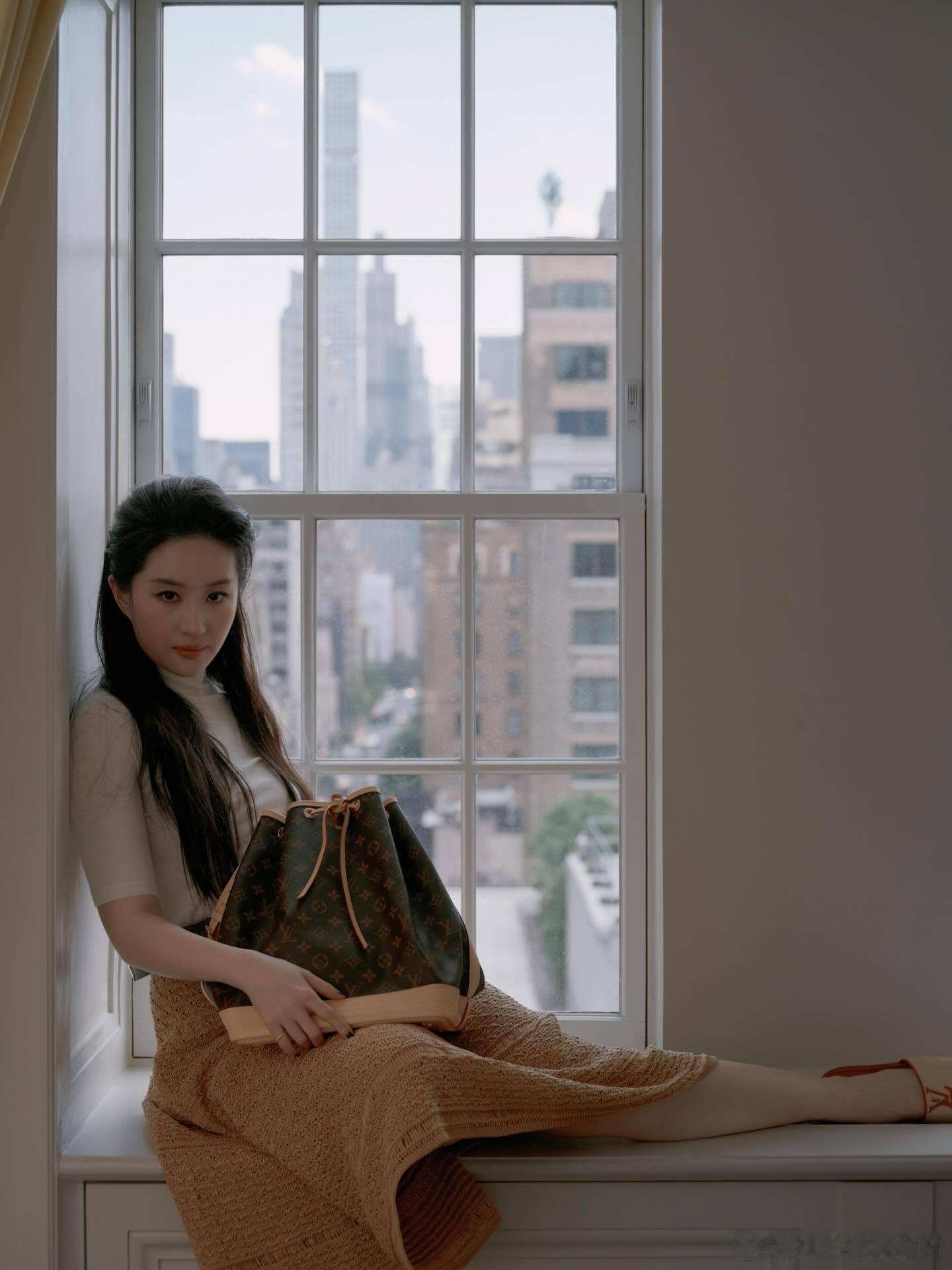 【刘亦菲Instagram】IG更新：LVCRUISE27